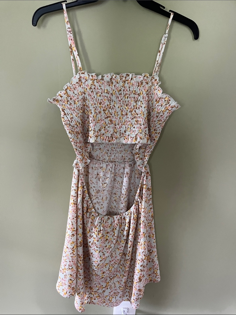 Forever 21 Ditsy Floral Smocked Mini Dress with Open Back. Size M.